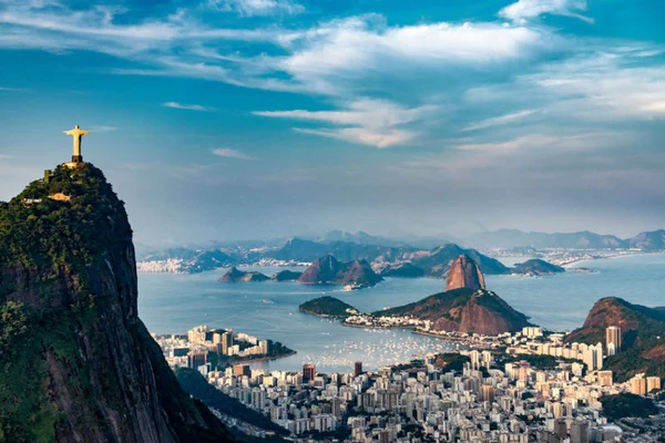 Em crise, governo do Rio corta cargos, secretarias e programas sociais
