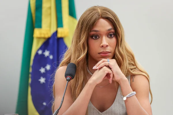 Erika Hilton na Comissão da Mulher