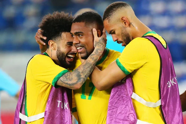 Claudinho e Malcom, do Zenit, estão em busca da cidadania russa