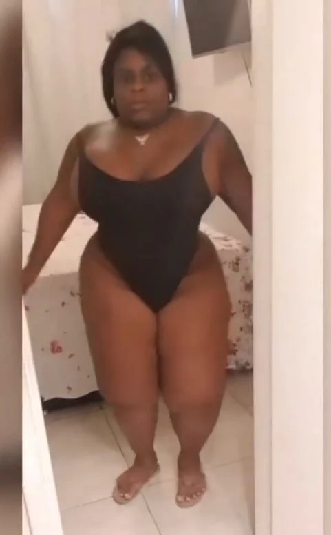 Jojo Todynho rebola de fio-dental, mas fio desaparece no bumbum - destaque galeria Jojo Todynho rebola de fio-dental, mas fio desaparece no bumbum - destaque galeria
