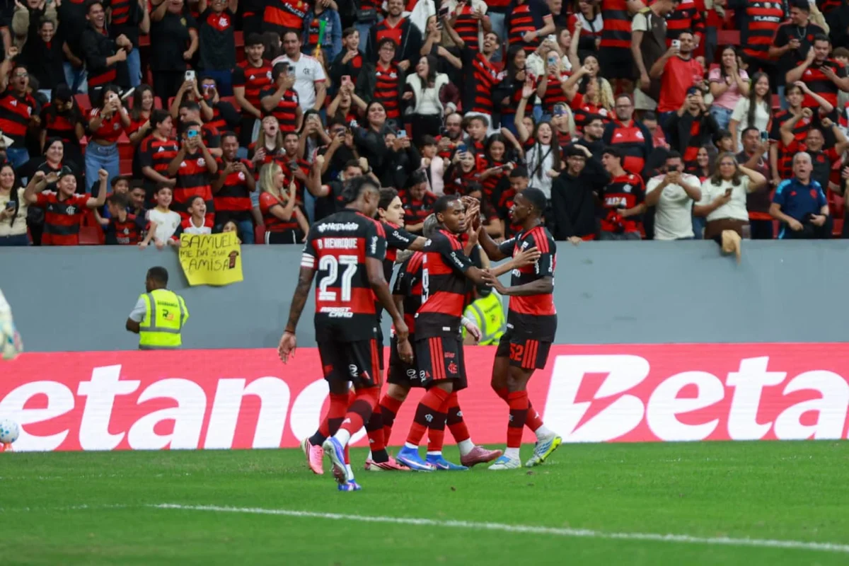 Leonardo Jardim destaca importância de vitória no amistoso em Brasília - imagem 17 Leonardo Jardim destaca importância de vitória no amistoso em Brasília - imagem 17