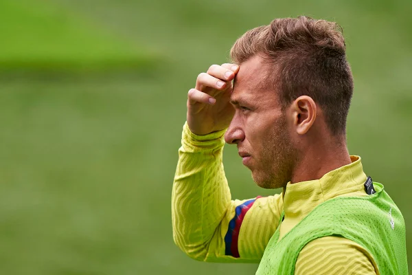 O jogador Arthur Melo durante treino