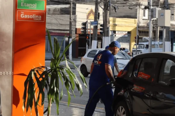 Posto alvo da PF no Tatuapé vira Pitstop com promoção de picanha e Vampeta