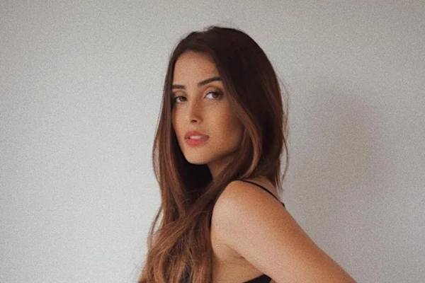 Letícia Almeida choca fãs ao cortar o cabelo e fazer anúncio na web
