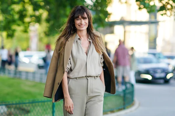 Modelo Caroline de Maigret em Paris