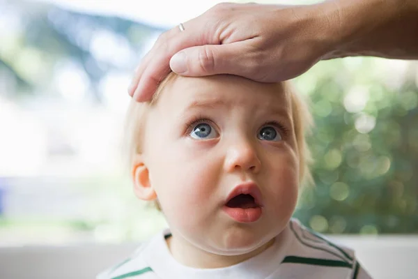 Meu bebê bateu a cabeça. O que fazer?