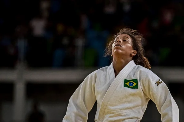 Em luta difícil, Rafaela Silva garante vaga na final olímpica do judô