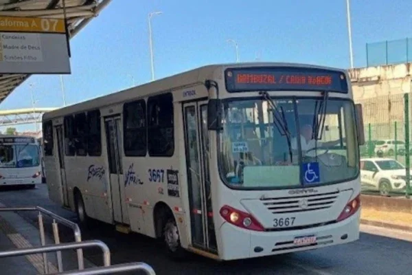 Foto colorida de ônibus da Expresso Vitória - Metrópoles
