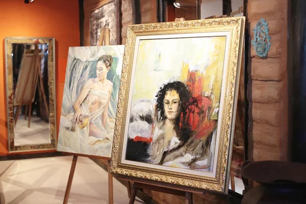 Pousada Inácia, na Chapada dos Veadeiros, inaugura galeria de arte