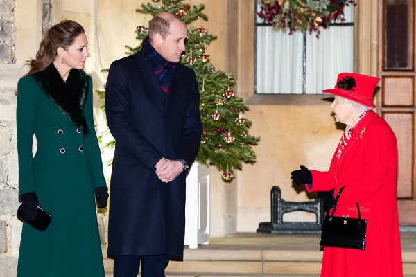 Rainha brigou feio com William e Kate Middleton. Entenda a confusão