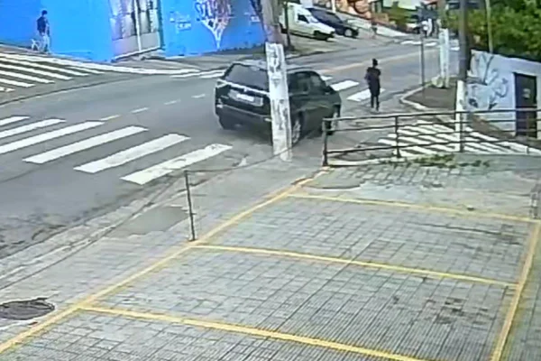 Suspeita foi presa em flagrante e se recusou a fazer o teste do bafômetro após atropelar vítima de 24 anos - Metrópoles