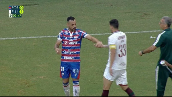 Jogador do Fortaleza que praticou fair play é xingado e criticado