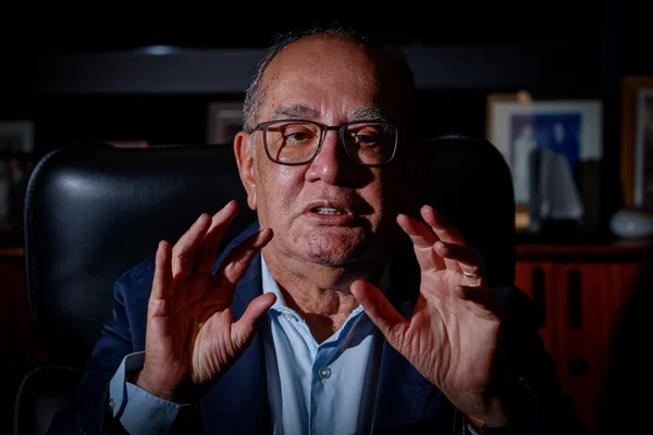 Gilmar assume linha de frente do STF contra o mundo
