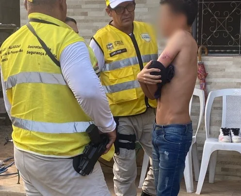 Pai agride filho por ele não seguir a mesma religião