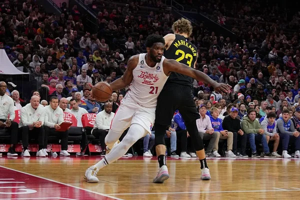 Embiid faz 59 pontos e double-double em vitória dos 76ers sobre o Jazz