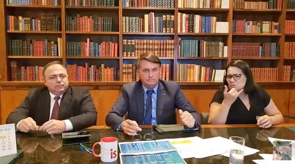Bolsonaro lamenta 200 mil mortes por Covid-19, mas diz: “A vida continua”