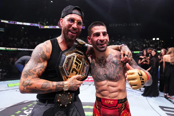 Foto colorida de Sergio Ramos e Topuria - Metrópoles