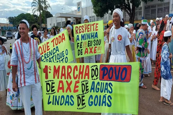 Terreiros de Umbanda e Candomblé protestam contra racismo religioso