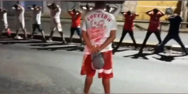 Torcedores do Vila Nova são obrigados a cantar músicas do Goiás em abordagem