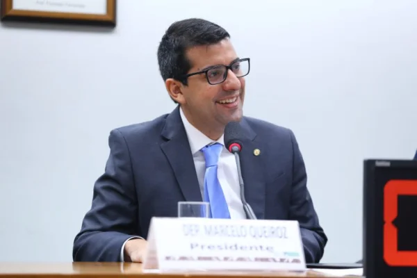 Saiba quem é o deputado alvo de operação da PF por suspeita de fraude