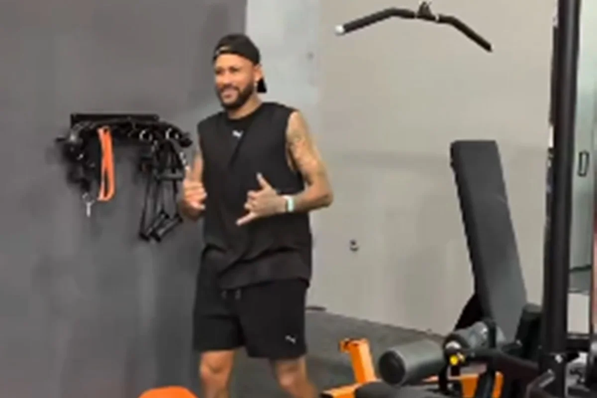Vídeo de Neymar treinando em academia viraliza Vídeo de Neymar treinando em academia viraliza