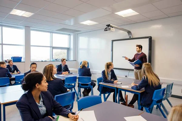 Cefet-MG abre vagas para professor temporário