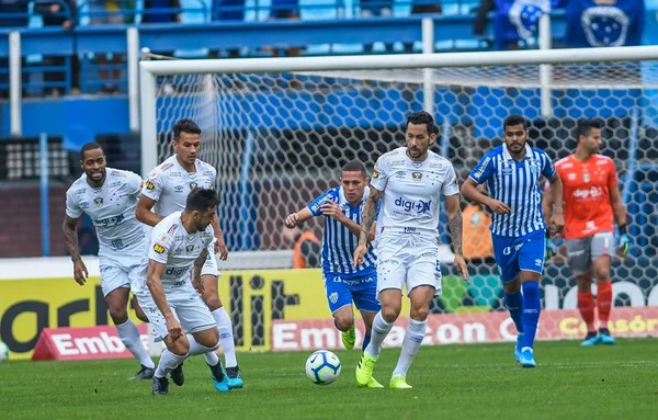Avaí e Cruzeiro empatam e seguem na zona da degola