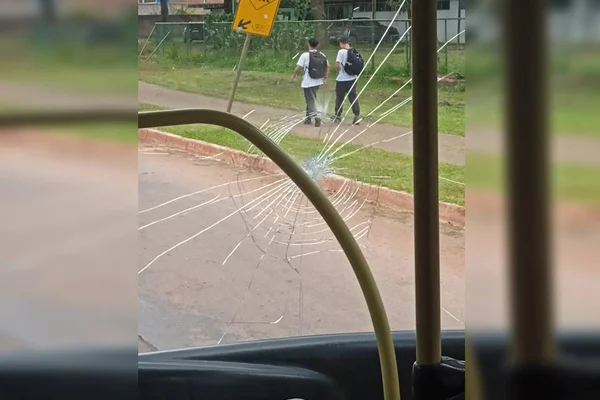 Ônibus quebrado - Metrópoles