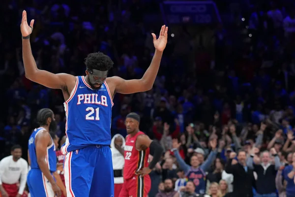 Embiid na vitória dos 76ers contra o Heat