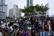 Milhares de pessoas foram para as ruas de Caracas, após os terremotos