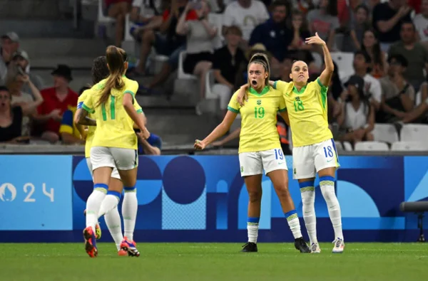 Saiba por que jogos do Brasil no futebol tiveram tantos acréscimos