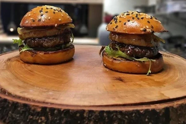 Conheça a Fat Cow, hamburgueria que promete ser sensação em São Paulo
