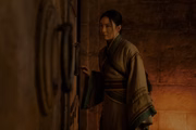 Jess Hong como Jin Cheng em O Problema dos Três Corpos Jess Hong como Jin Cheng em O Problema dos Três Corpos