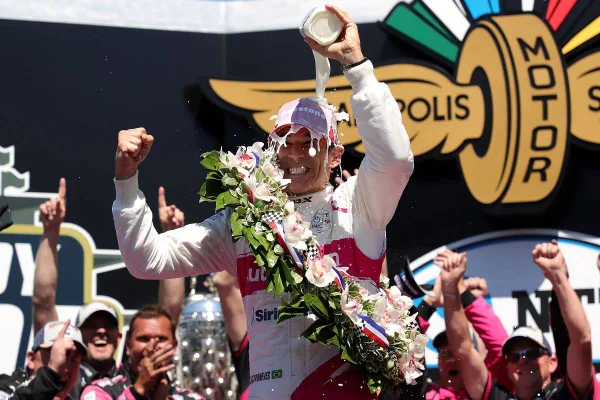 Helio Castroneves vence as 500 milhas de Indianápolis pela quarta vez