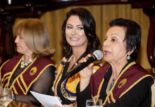 Michelle Bolsonaro recebe diploma de Cidadã do Mundo pela Paz