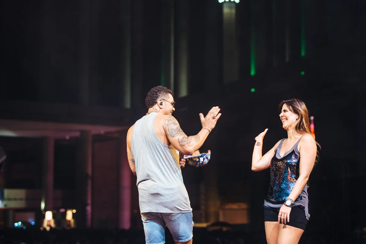 Naldo cantou Exagerado e Chantilly e Carol Sampaio curtiu o som Naldo cantou Exagerado e Chantilly e Carol Sampaio curtiu o som