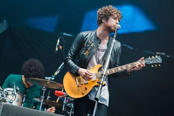 The Kooks faz show no Brasil para provar que não caiu no esquecimento