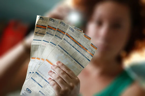 Prepare o bolso: conta de luz vai subir, em média, 7,35% no DF
