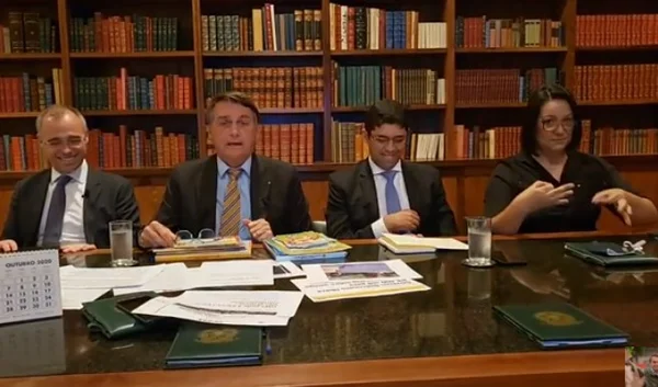 Bolsonaro faz live