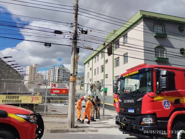 Avião atingiu escadaria de prédio ao cair em BH: “Poderia ser pior”