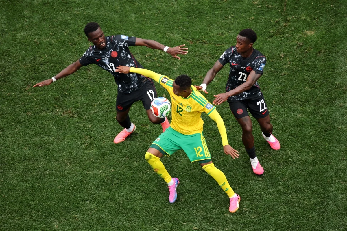 Pela abertura da 2ª fase, África do Sul e Canadá duelam na Copa do Mundo Pela abertura da 2ª fase, África do Sul e Canadá duelam na Copa do Mundo