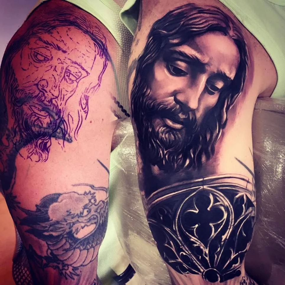 A nova tatuagem de Mion A nova tatuagem de Mion