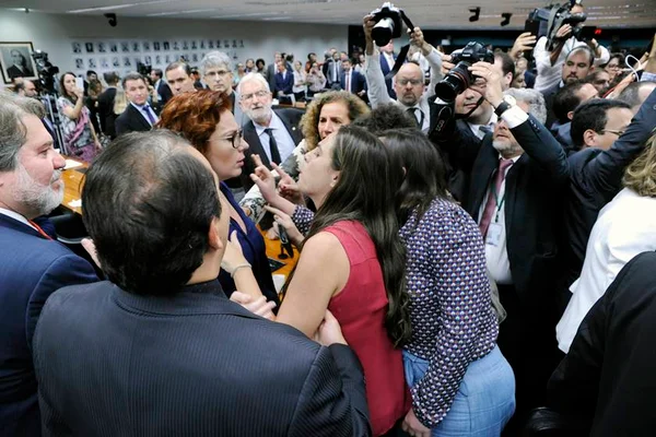 Para Maia, houve excesso dos dois lados na briga “tigrão e tchutchuca”