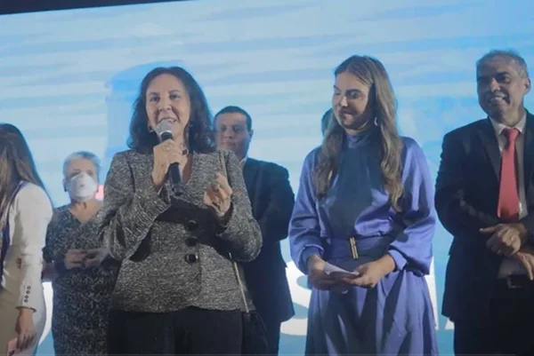 Vídeo: Abadia derrapa e anuncia Paula Belmonte como candidata ao GDF