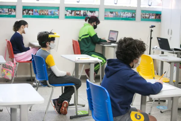 retorno aulas pandemia coronavirus brasília