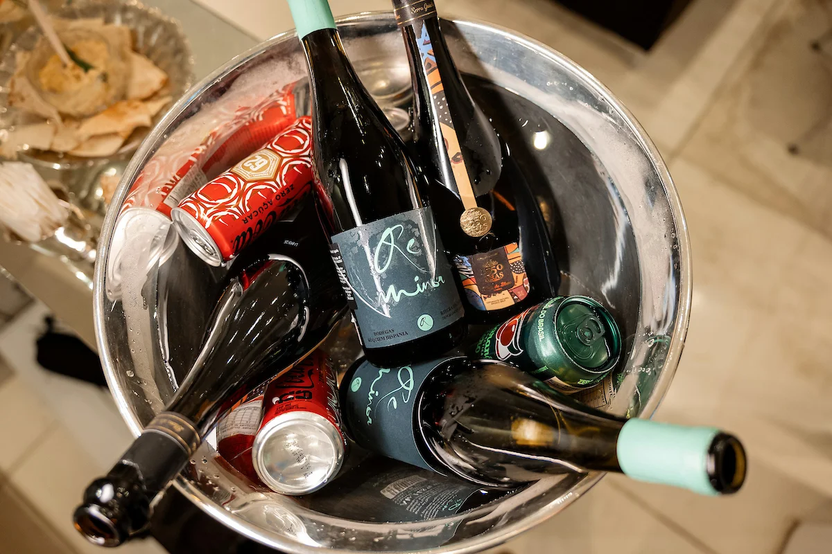 Bebidas disponíveis às convidadas Bebidas disponíveis às convidadas