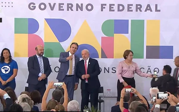 Lula anuncia R$ 2,44 bilhões para recompor orçamento de universidades federais e institutos