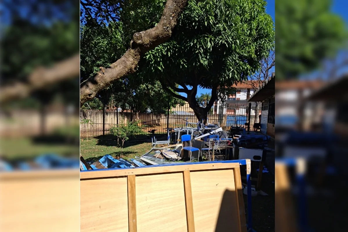 Móveis ao ar livre foram encontrados pela vigilância sanitária em colégio que aconteceu acidente com escorpião Móveis ao ar livre foram encontrados pela vigilância sanitária em colégio que aconteceu acidente com escorpião