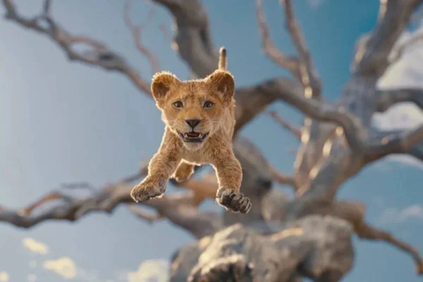 Filhote de leão pulando de árvore em Mufasa - Metrópoles