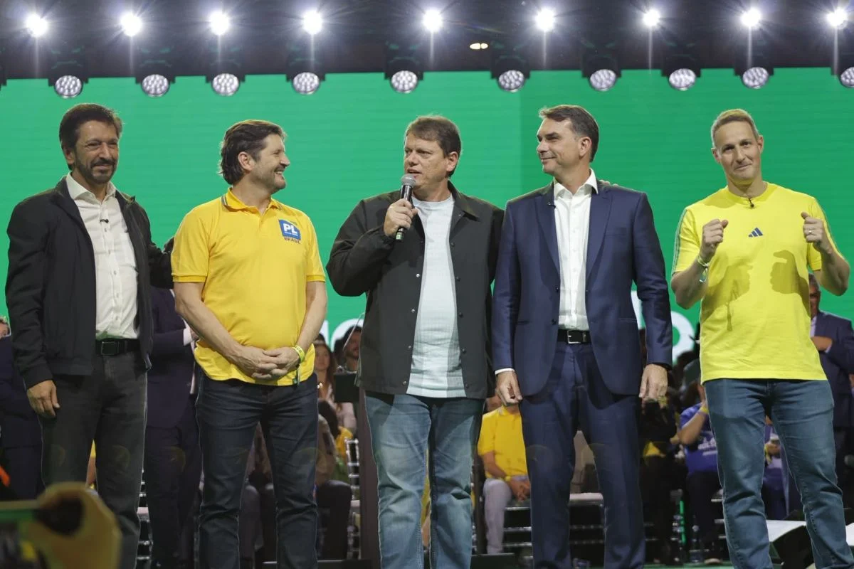 Vídeo de Michelle e Bolsonaro de IA: o que marcou lançamento de Flávio à Presidência - imagem 7 Vídeo de Michelle e Bolsonaro de IA: o que marcou lançamento de Flávio à Presidência - imagem 7